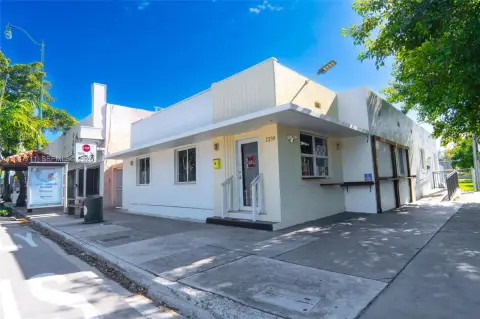 Prime Corner Retail on Calle Ocho