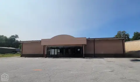 Former Grocery Store in Tuckerman