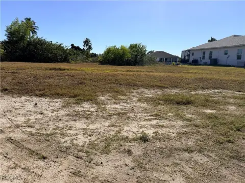 Canal-Front Land in Cape Coral