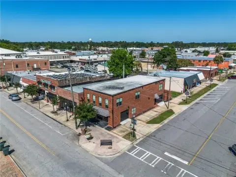 Mixed-Use Commercial Building in Jesup