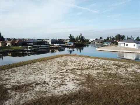 Waterfront Lot in Cape Coral