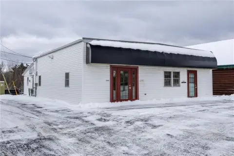 Ladysmith Commercial Property on Highway