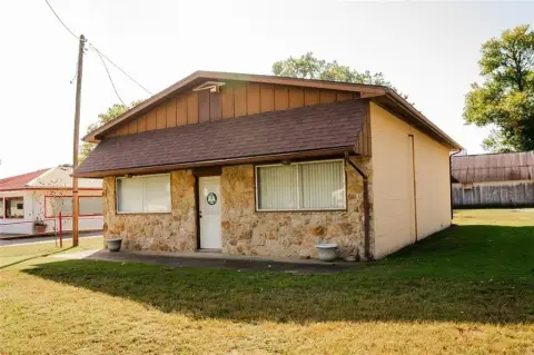 Altamont Commercial Building For Sale