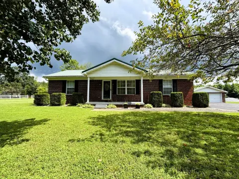 Kentucky Farm with Workshop and Barn