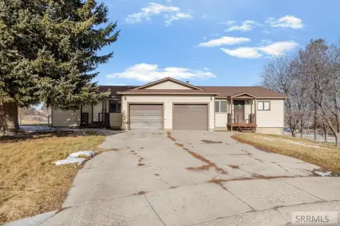 Spacious Duplex with Valley Views