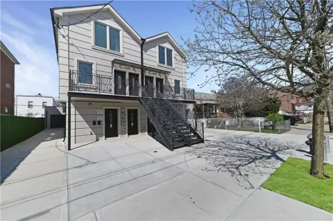 Three-Unit Triplex with Garage