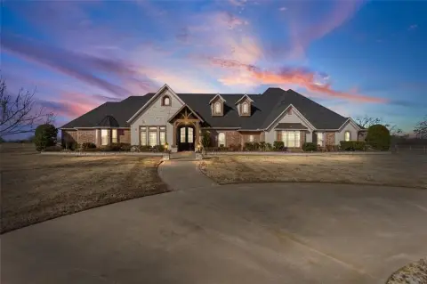 Luxury Estate with Resort-Style Backyard