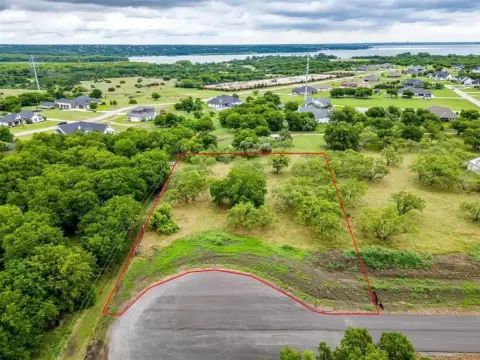 Spacious Acreage Near Fort Worth