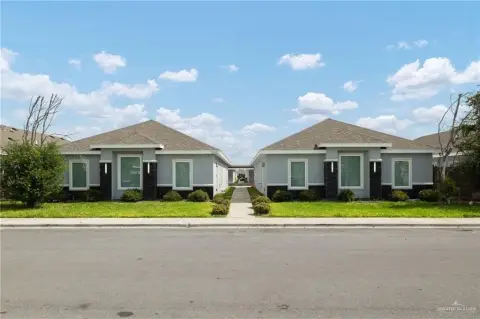 Fourplex with Mixed Unit Layout