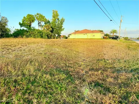 Canal-Front Lot in Cape Coral