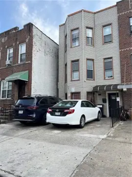 Triplex with Private Parking