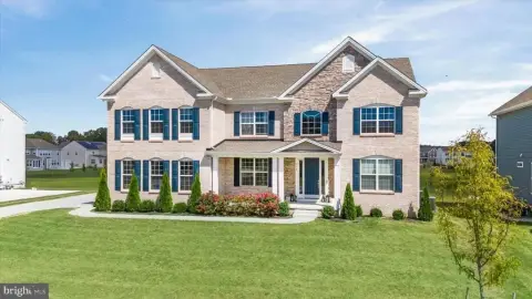 Colonial Residence in Summit Pointe