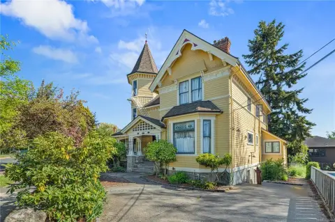 Historic 8-Unit Apartment Building