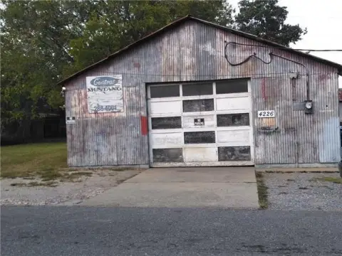 Unique Auto Shops with Vacant Lots