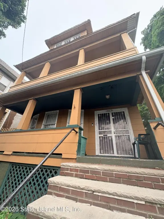 52 Crescent Ave, Staten Island, NY 10301