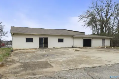 Tuscaloosa Warehouse with Flexible Space