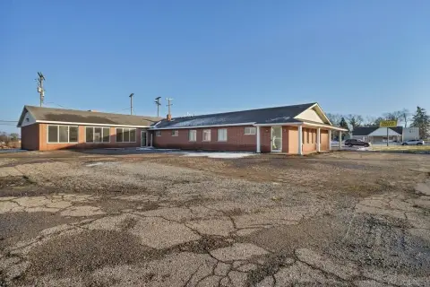 Versatile Commercial Building, Imlay City