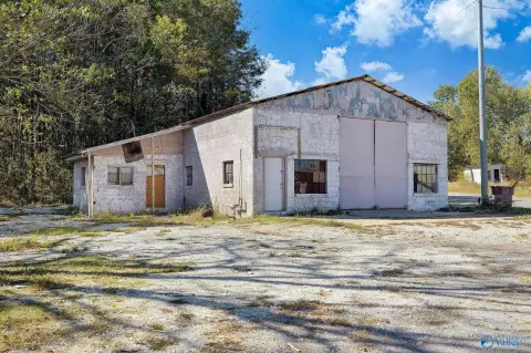 Commercial Building in Arab, AL