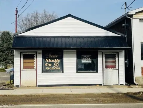 Retail Building Near Route 30