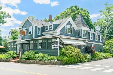Historic Restaurant With Rooftop Deck