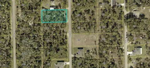 Spacious Lot in Alva, FL
