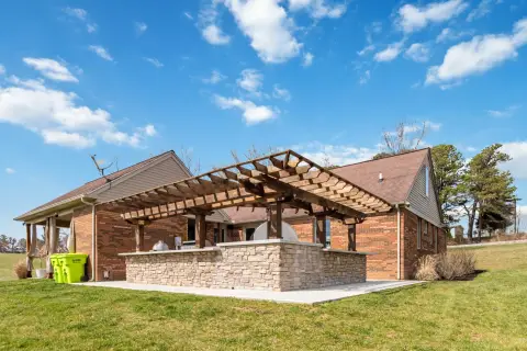 Renovated Home with Airbnb Guesthouse