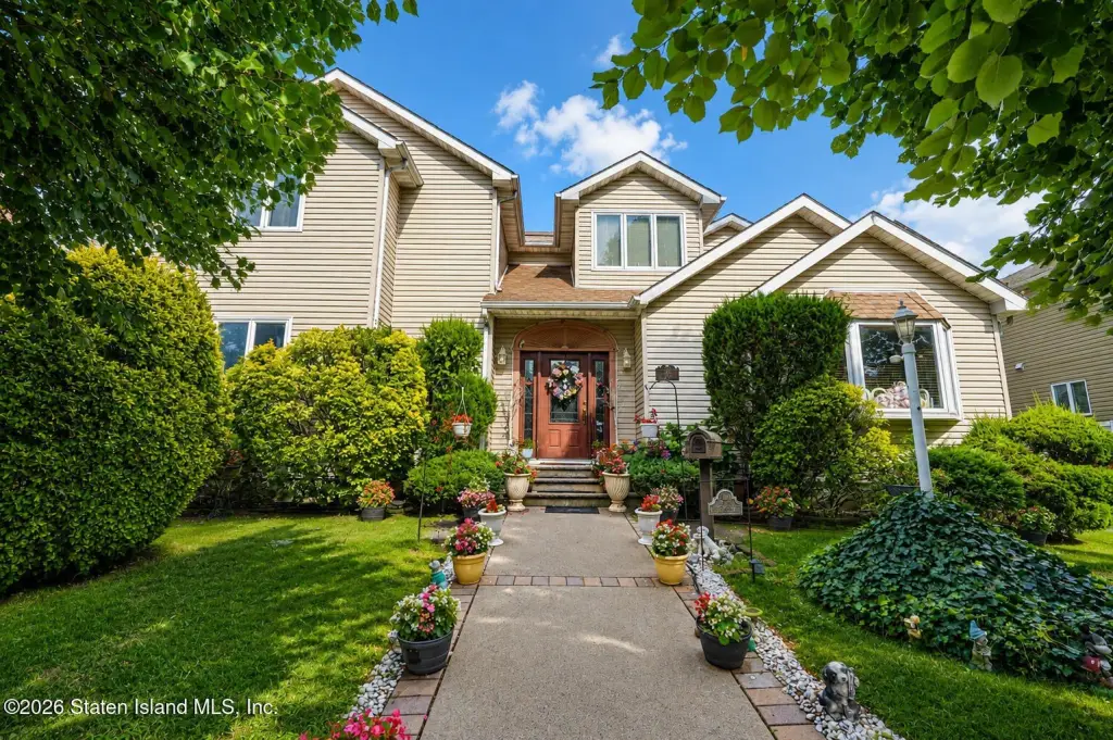359 Bryson Ave, Staten Island, NY 10314