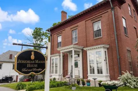 Historic Bed & Breakfast with 8 Guest Bedrooms
