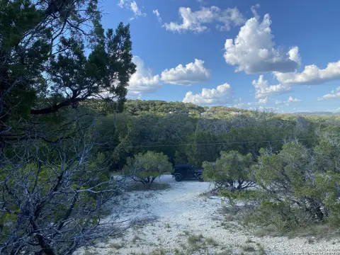 Residential Lot in Lakehills, TX