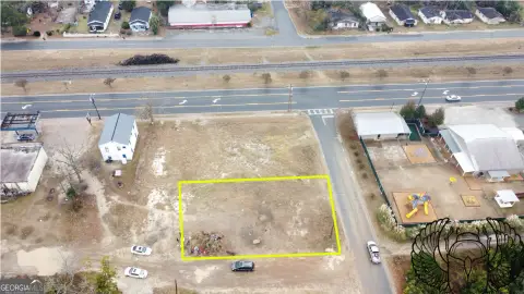 Commercial Lot in Lyons, GA