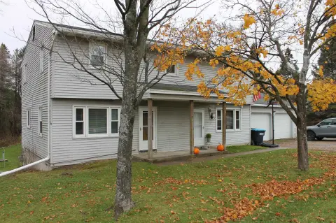 Townhouse Duplex in Essex Location