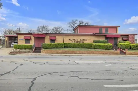 Versatile Commercial Building in Fort Worth