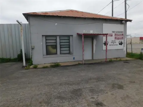 Versatile Commercial Property in Coleman