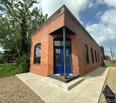 Updated Historical Building in Cumby