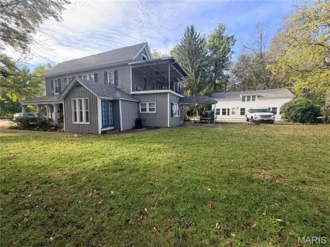 6-Unit Apartment Property with Carriage House