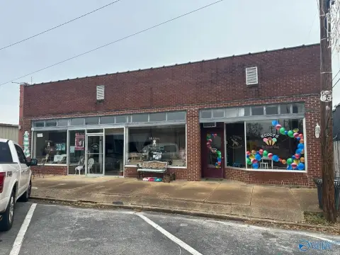 Versatile Commercial Space in Courtland