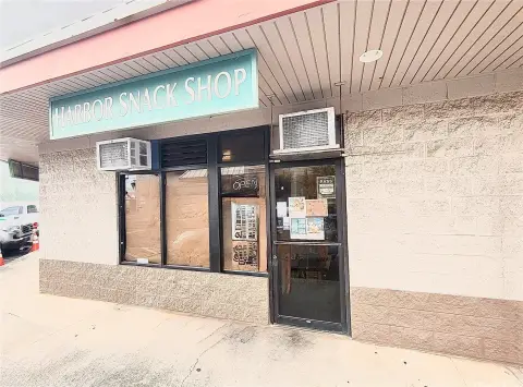 Established Snack Shop in Waimalu