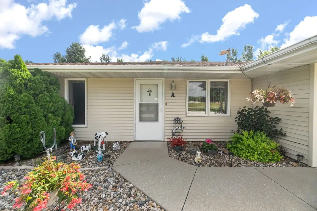 18920 Wendover Ave, Granger, IA 50109