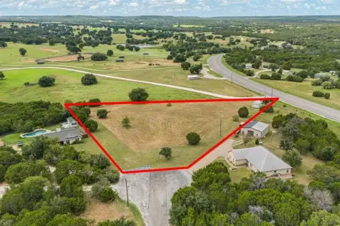Spacious Land in Glen Rose