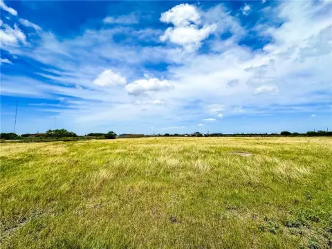 Versatile Land Parcel in Corpus Christi
