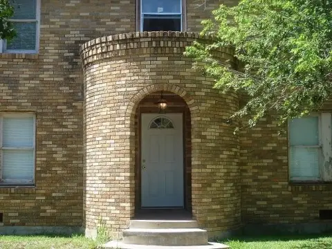 Vintage Multifamily Building Near Bay