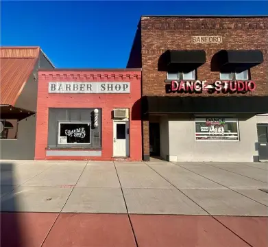 Versatile Commercial Space in Amery