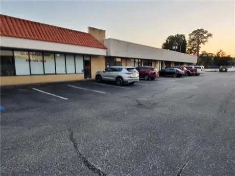 Retail/Office Space Near Restaurants