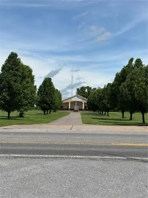 Gravette Office Building For Sale