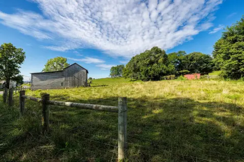 Land with Barn and Views