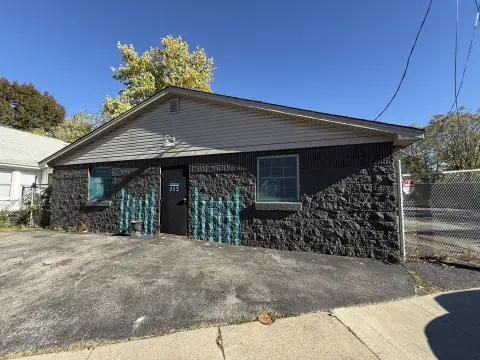 Lexington Commercial Building with Fenced Yard