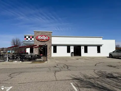 Fast-Food Restaurant Retail Building