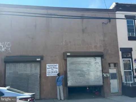 Spacious Garage in Point Breeze