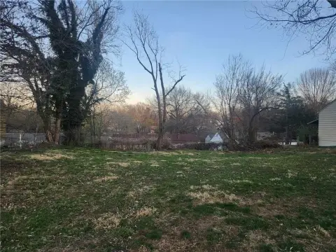 Residential Land in Independence, MO