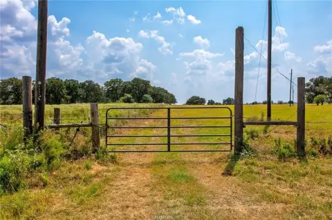Unrestricted Land Near Calvert, Texas